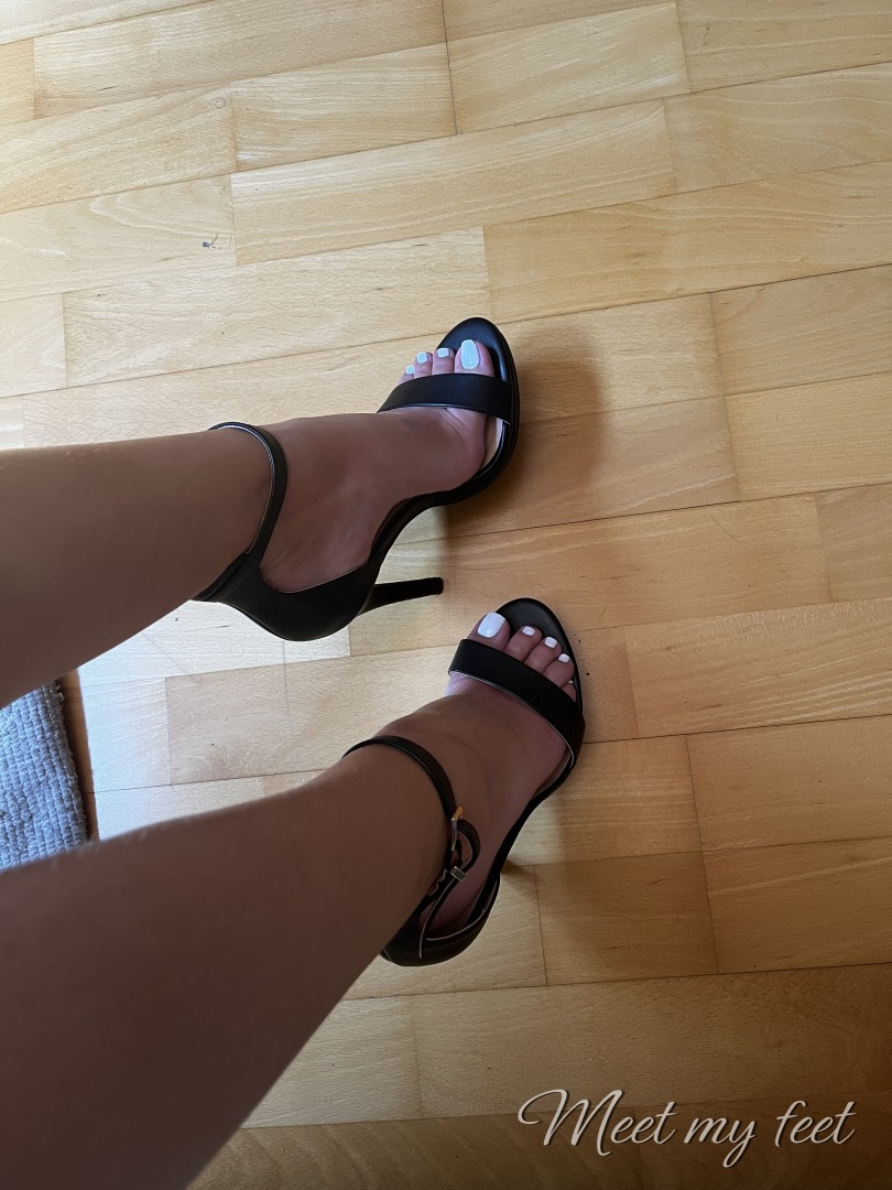 Clara_vibes Meet My Feet - Clara_vibes
